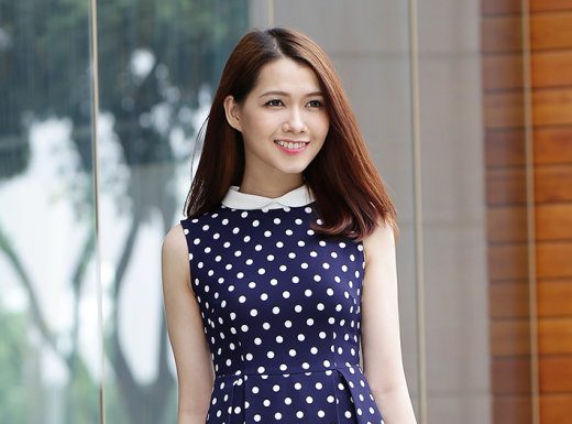 Đầm công sở thiết kế cổ cánh sen không bao giờ hết hot