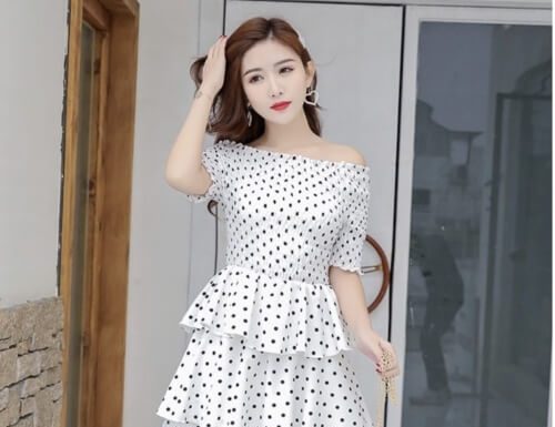 Bắt trend với mẫu đầm chấm bi nhún thân cực chất